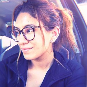 Meet your Posher, Adela